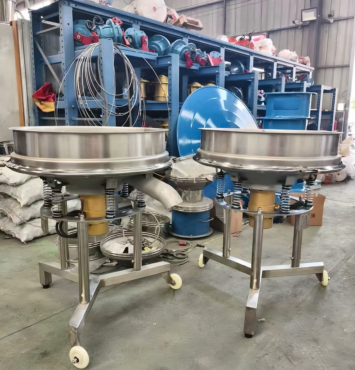 Vibrating sieves, photo 1 of 1